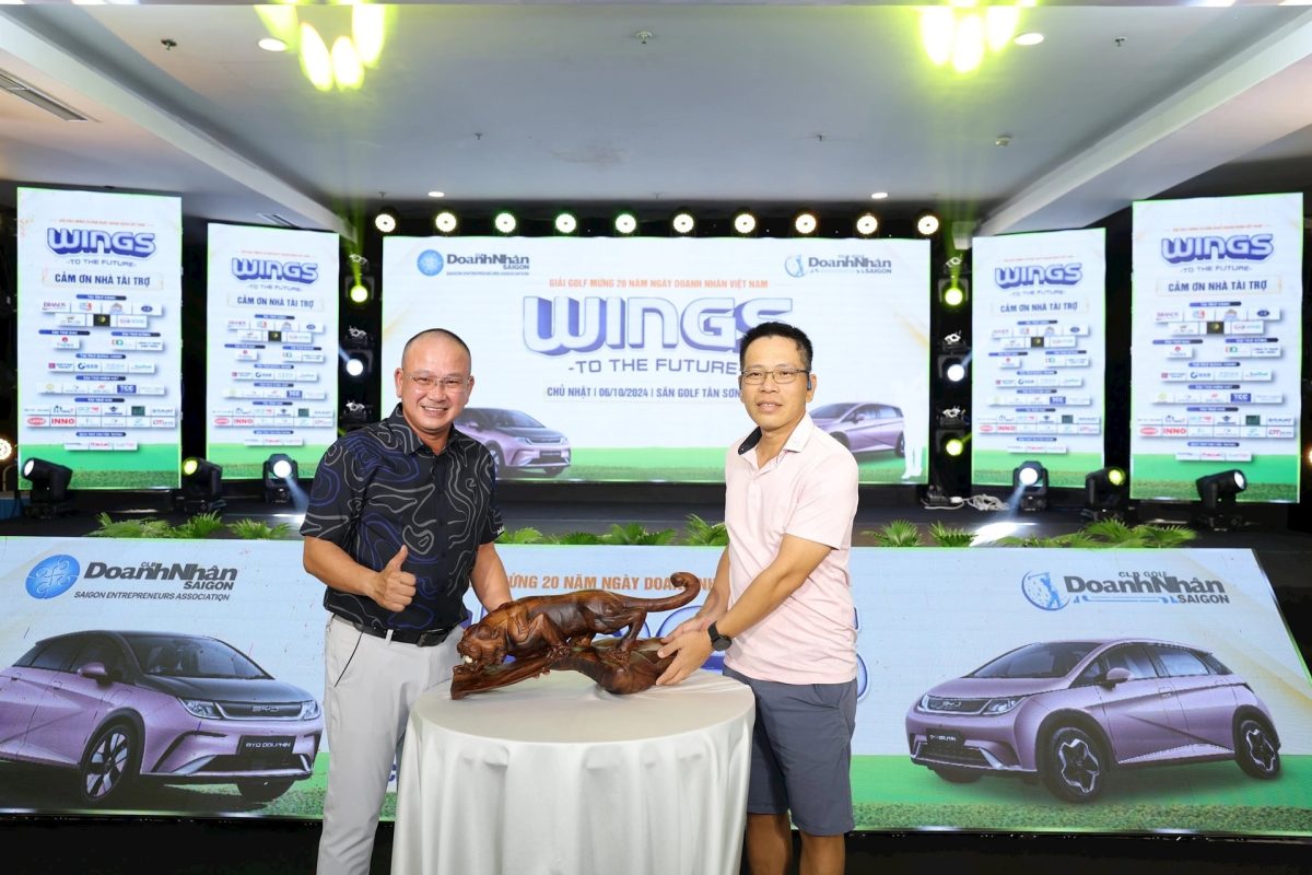 GIẢI GOLF WINGS TO THE FUTURE QUYÊN GÓP 40 TRIỆU ĐỒNG HỖ TRỢ ĐỒNG BÀO MIỀN BẮC CHỊU ẢNH HƯỞNG BÃO SỐ 3.