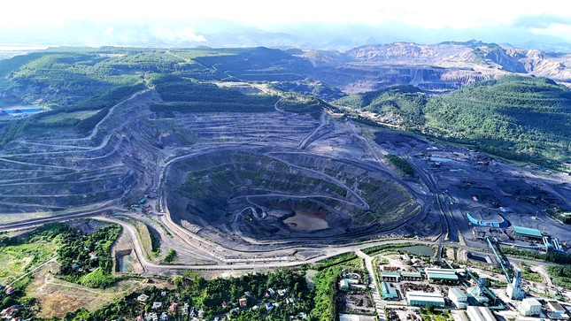 QUẢNG NINH CHUYỂN ĐỔI KHAI TRƯỜNG THAN 4.200HA THÀNH KHU ĐÔ THỊ XANH VỚI SÂN GOLF